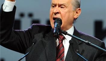 Bahçeli Erdoğan’ı “fezlekesinden” vurdu