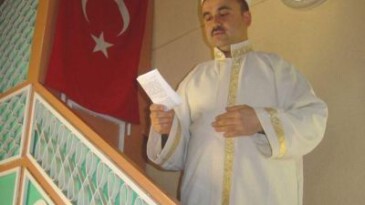 Bölücü zihniyet iş başında: Hutbede dil birliği bozuldu