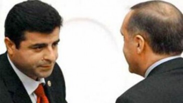 Siyam ikizleri aynı dili konuşuyor