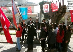 Şehitlerimiz İçin Helva Dağıttılar