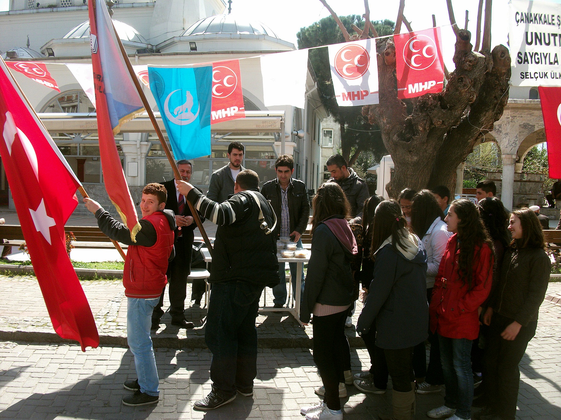 Şehitlerimiz İçin Helva Dağıttılar