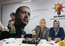 AKP’li kadınlar Erdoğan’a nikahlı gibi….