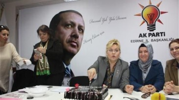 AKP’li kadınlar Erdoğan’a nikahlı gibi….