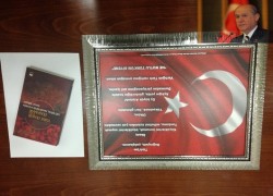 Bahçeli’den anlamlı hediye
