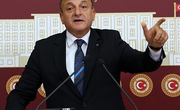 Başbakan, Öcalan ile düet yapsın”