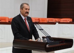 Cumhuriyeti, Türk milleti olarak ilelebet yaşatmalıyız.