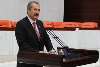 Cumhuriyeti, Türk milleti olarak ilelebet yaşatmalıyız.