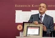 Madem okullar kızlı erkekli ayrılacak, Meclis’i de ikiye ayıralım