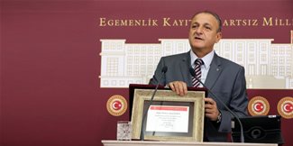 Madem okullar kızlı erkekli ayrılacak, Meclis’i de ikiye ayıralım