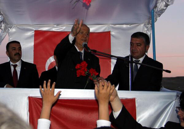 BAHÇELI: BIR DE BAKTILAR KI BILAL OĞLAN DA VAR