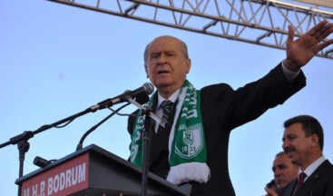 DEVLET BAHÇELİ “SOKAĞIN KANINA BULAŞMA, CAMEKANLI SANDIKLARA GİT”