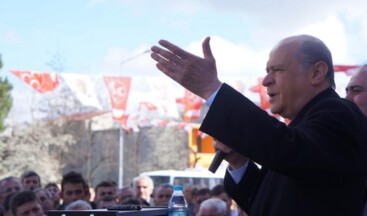 BAHÇELI: TELEVIZYONDA HER ŞEY TOZ PEMBE