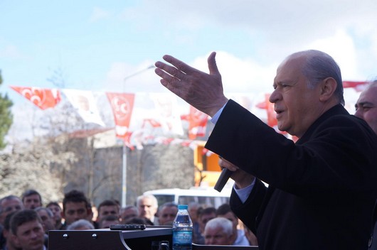 BAHÇELI: TELEVIZYONDA HER ŞEY TOZ PEMBE
