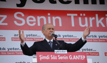 BAHÇELI: ÜLKE KAMPLARA, KAOSA, KRIZE, CEPHELEŞMEYE DOĞRU SÜRÜKLENIYOR