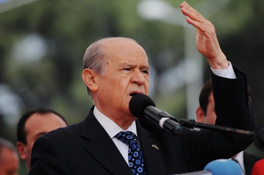 BAHÇELI: İNLERINE GIRECEĞINE YOLSUZLUĞUN DIBINE GIR