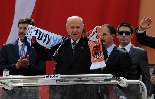 BAHÇELI: YOLSUZLUK VE RÜŞVET KANSER GIBIDIR, TOPLUMU ÇÜRÜTÜR, DEVLETI ÇÖKERTIR