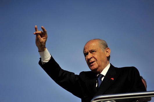 BAHÇELI: EĞER BUNLARIN ALAYINA KOMPLO DIYORSAN SENIN IKTIDARIN DA KOMPLODUR