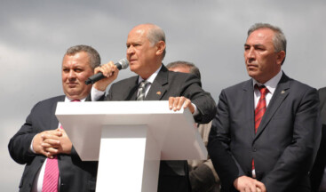 BAHÇELI: GENÇLERIMIZI BIR SARKAÇ GIBI SALLAMAYA HIÇ GEREK YOK