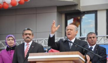 BAHÇELI: AKIL INSANLAR, YOLSUZLUK VE RÜŞVETTEN HIÇ MI HABERINIZ YOK, NIYE SESSIZSINIZ?