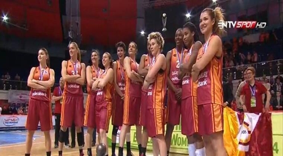 Avrupa’nın en büyüğü Dişi Aslanlar!