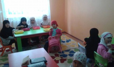 Uygur Türkleri İçin Yemek Yapacak OCAK, Yatacak DÖŞEK YOK