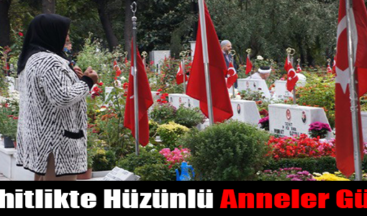 Şehitlikte Hüzünlü Anneler Günü