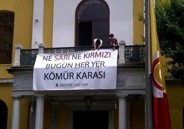 Ne sarı ne kırmızı