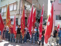BAYRAK ŞEREFTİR,TAVİZ VERİLMEZ !Üsküdar’da Bayrak Yürüyüşü Yapıldı