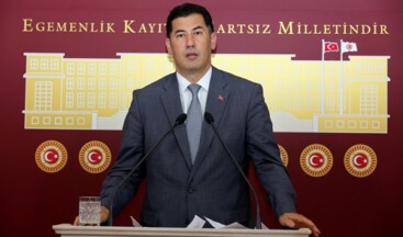 Sayın Davutoğlu, Türk kamuoyunu çok saf zannediyor.