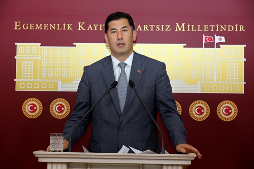 Sayın Davutoğlu, Türk kamuoyunu çok saf zannediyor.
