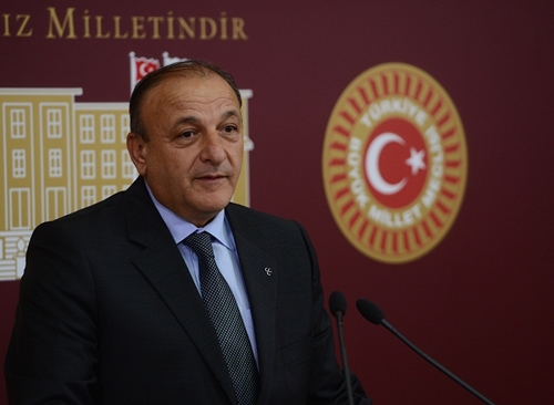 İçeride bayrağımız indiriliyorsa dışarıda da birileri toprağımıza, toprağımızdaki dalgalanan bayrağa el uzatmaya cesaret eder.