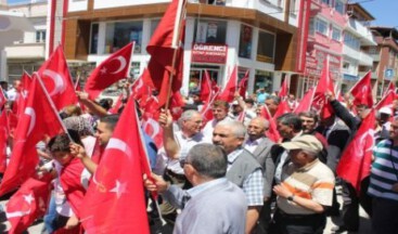 DİNAR’DA BAYRAĞA SAYGI YÜRÜYÜŞÜ