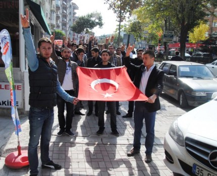 AFYONKARAHİSAR’DA BAYRAK YÜRÜYÜŞÜ