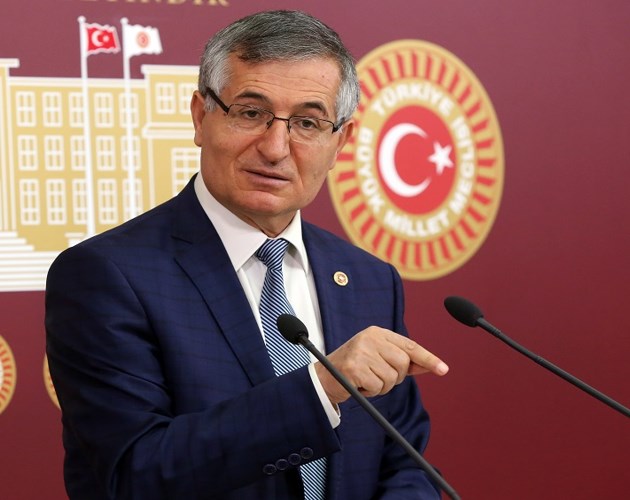 Yeniçeri, “Erdoğan fiilen hem Cumhurbaşkanı hem Başbakandır.