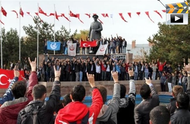 Erzurum’da Ülkü Ocakları Şehitler İçin Yürüdü