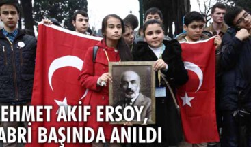 Mehmet Akif Ersoy, kabri başında anıldı