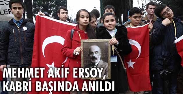 Mehmet Akif Ersoy, kabri başında anıldı