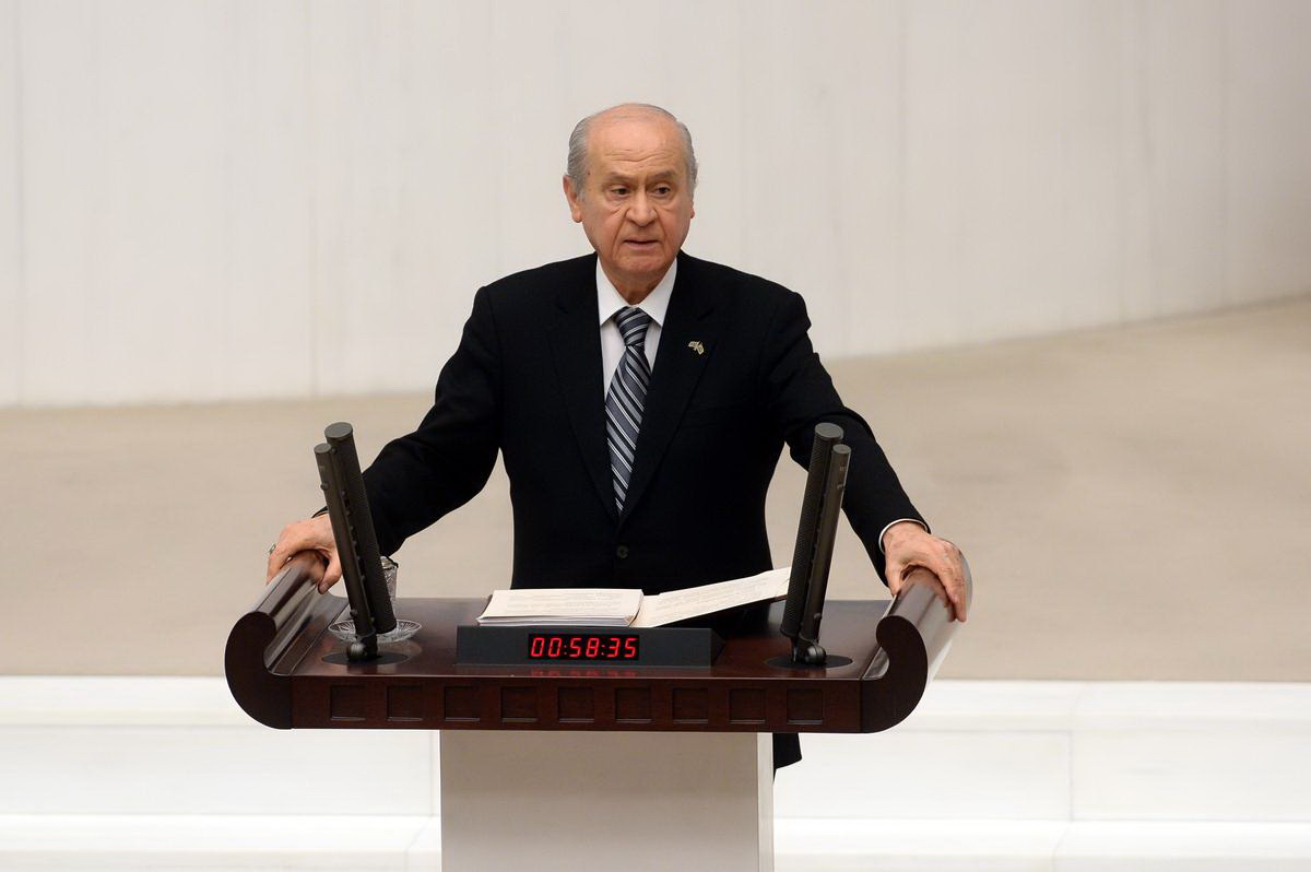 BAHÇELİ: MEHMETÇİKLERİN ENSELERİNDEN KAHPECE VURULMALARI ÇÖZÜM MÜDÜR?