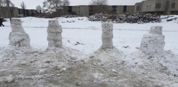 MECLİS BAHÇESİNDE 4 KARDAN BAKAN