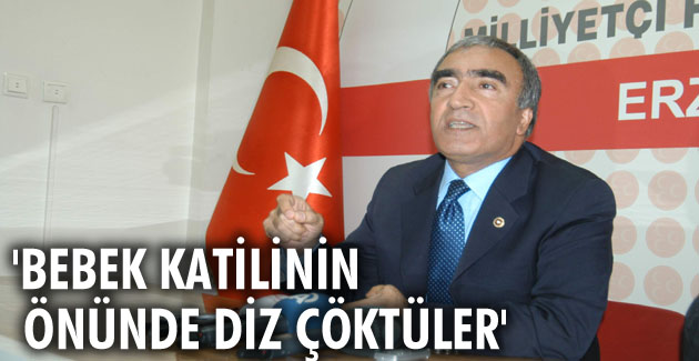Bebek katilinin önünde diz çöktüler