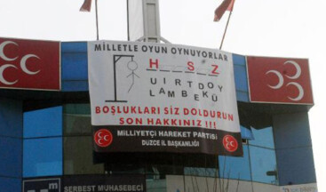 MHP BİNASINA İLGİNÇ PANKART
