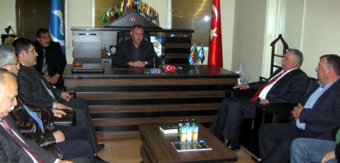 Orhan, Salihli Ülkü Ocaklarını ziyaret etti