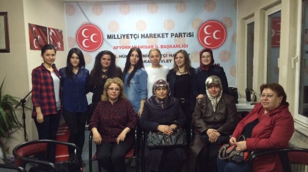 KADIN KOLLARI FIRTINA GİBİ