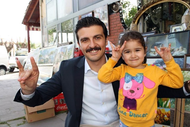 Genç Aday Selçukla Kucaklaştı