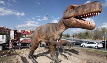 Heykel ve dinozor