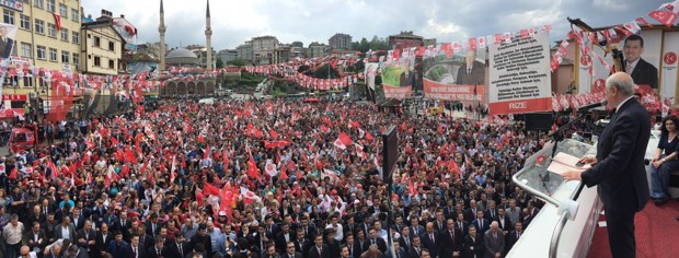 AKP, partimizin afişlerine bile tahammülsüzdür.