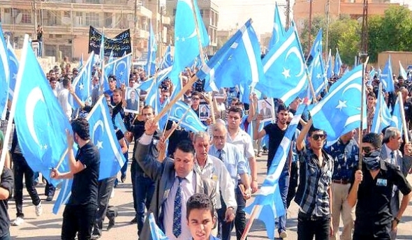 TÜRKMENLER IRAK BAŞBAKANI’NI PROTESTO ETTİ