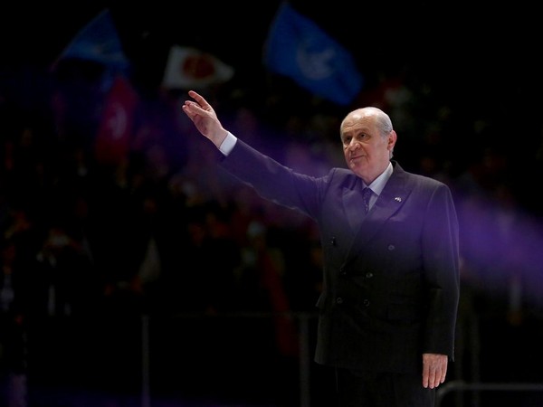 BAHÇELİ’DEN ‘ŞEREFSİZ’ TARİFİ