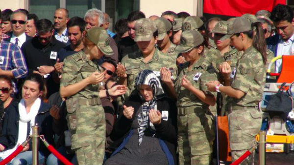 ANNE FERYADI: “Zindana atsın isterseniz. Beni zindana atsın. Onun PKK’lı askerleri vurdu oğlumu”