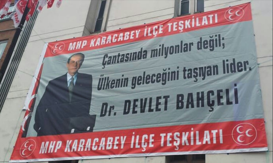 Çantasında milyonlar değil; ülkenin geleceğini taşıyan lider